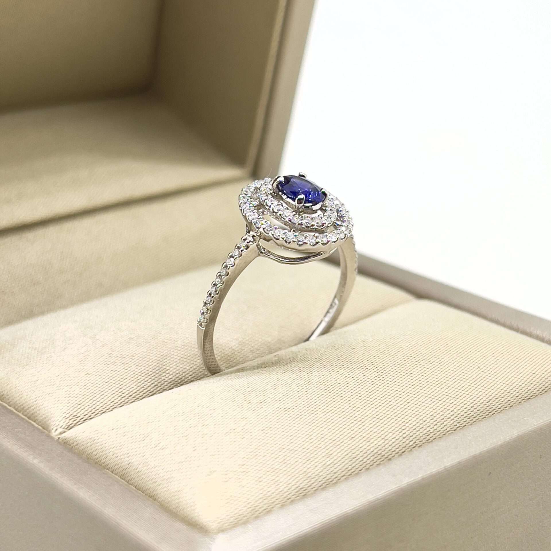 Ceylon Dark Royal Blue Sapphire - 5.8mm 0.9ct SA22009 – Lilia Nash Jewellery
