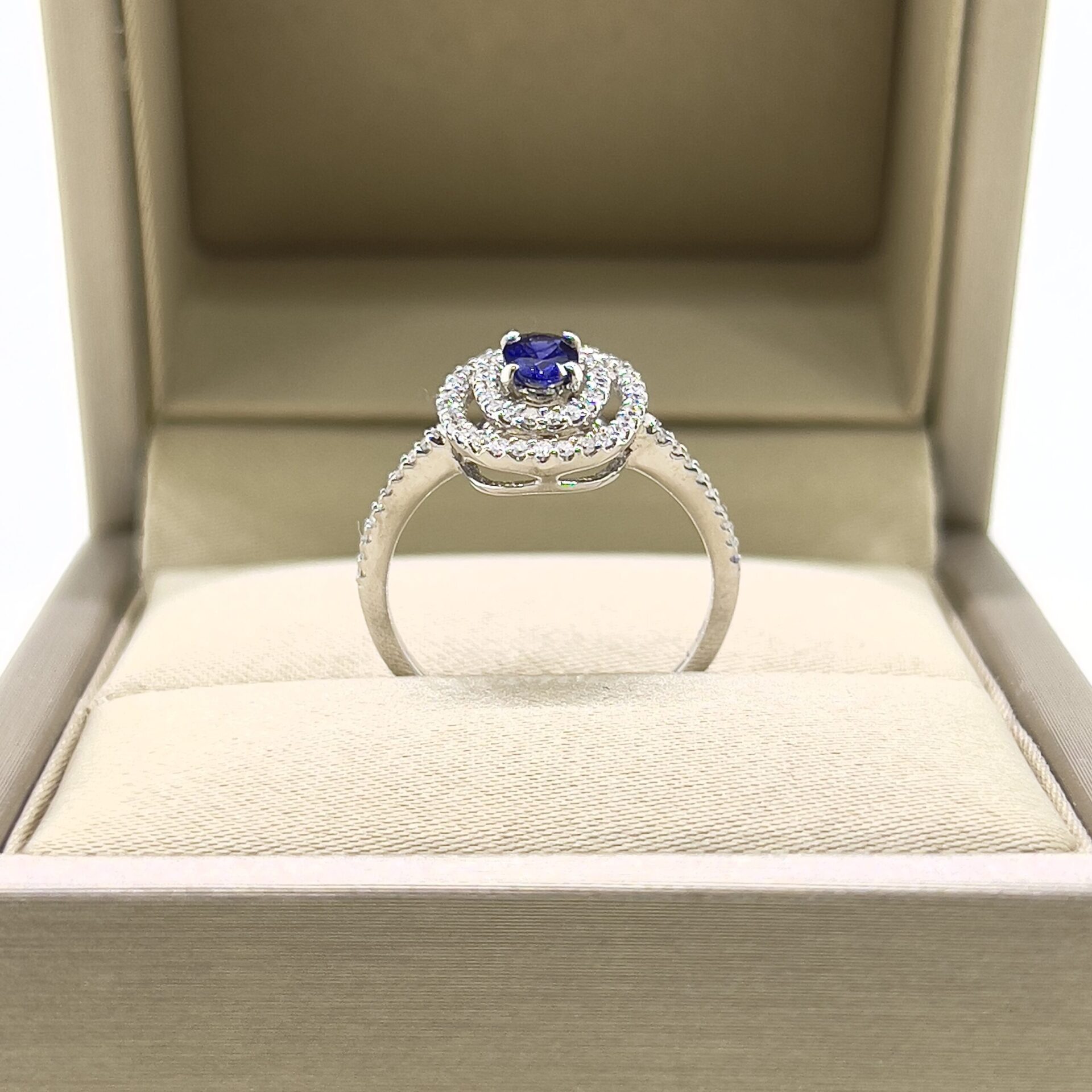 Sapphire Halo Diamond - Unique Stunning Diamond Designs